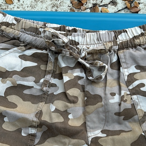 Love Tree Elastic Waist Pull On Camouflage Camo Shorts Tan Brown Sz Medium - Picture 3 of 6